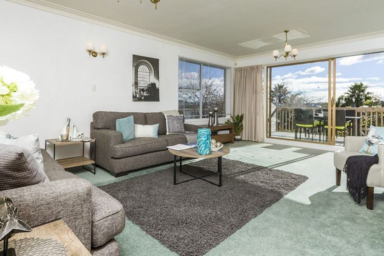 Photo of property in 2/47 Braemar Road, Rothesay Bay, Auckland, 0630