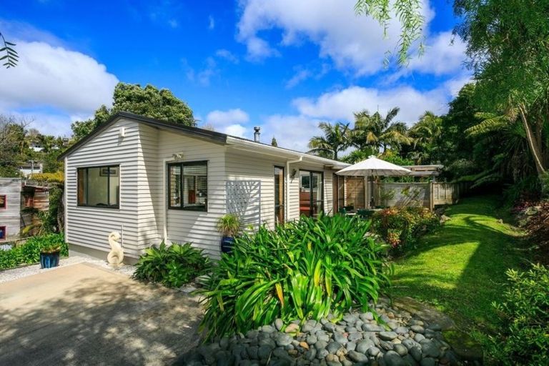 Photo of property in 2/33 Korotaha Terrace, Rothesay Bay, Auckland, 0630