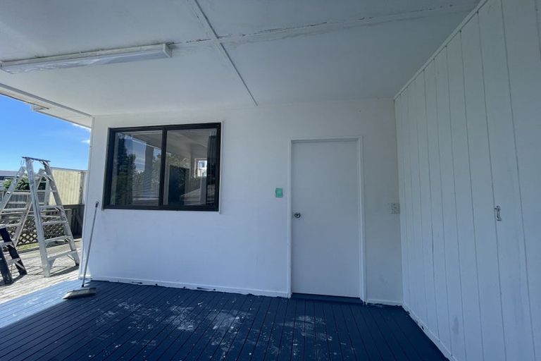 Photo of property in 7 Springbank Lane, Te Atatu Peninsula, Auckland, 0610