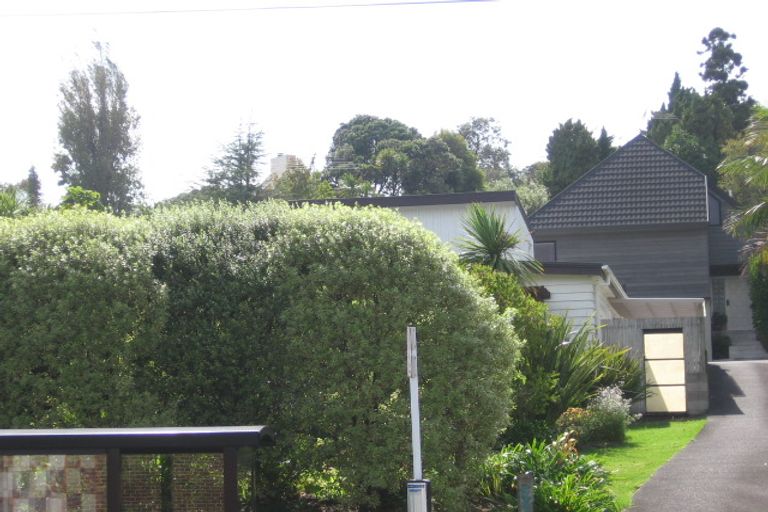Photo of property in 2/97 Beach Road, Castor Bay, Auckland, 0620