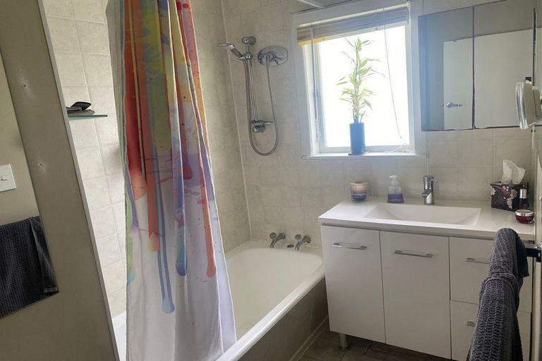 Photo of property in 1/35 Kaipatiki Road, Glenfield, Auckland, 0629