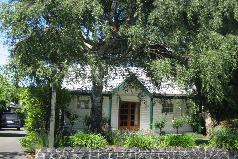 Photo of property in 98 Stapletons Road, Richmond, Christchurch, 8013