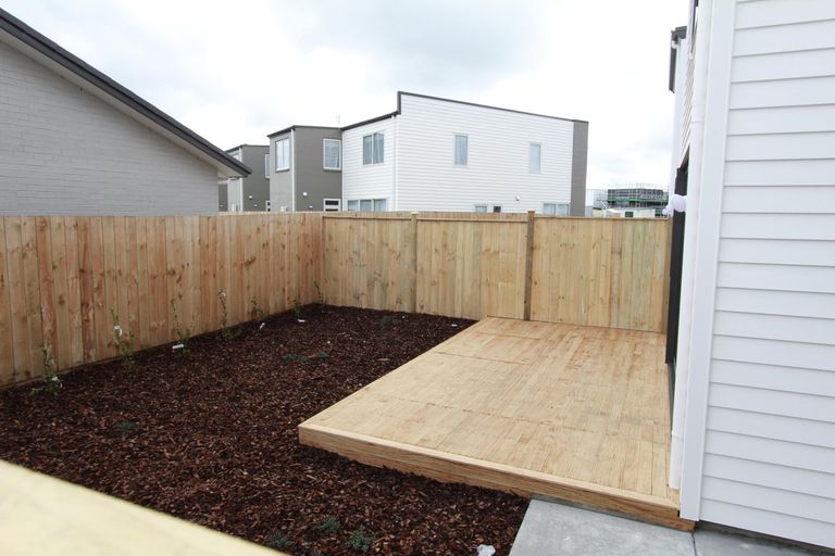 Photo of property in 5 Karokaro Road, Takanini, 2112