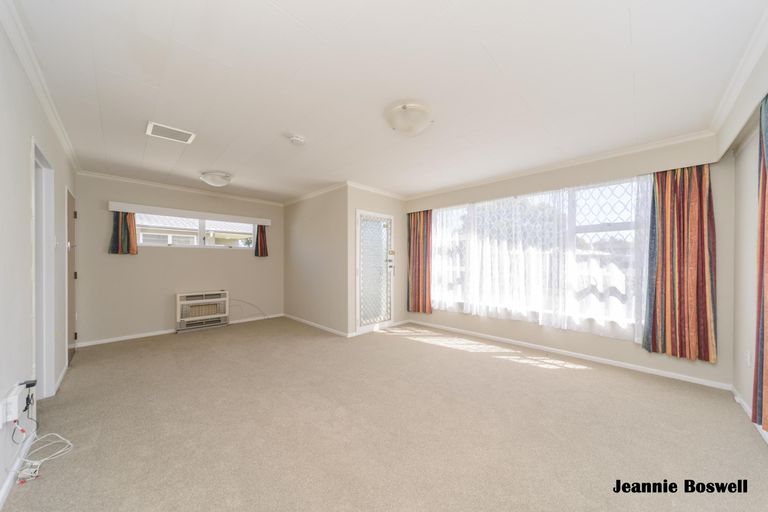 Photo of property in 89 Wikiriwhi Crescent, Awapuni, Palmerston North, 4412