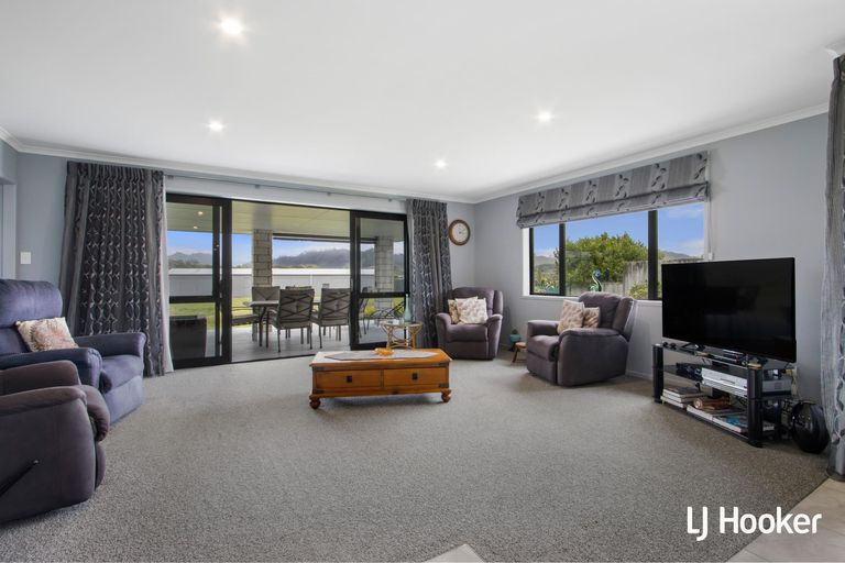 Photo of property in 11 Reel Road, Athenree, Waihi Beach, 3611