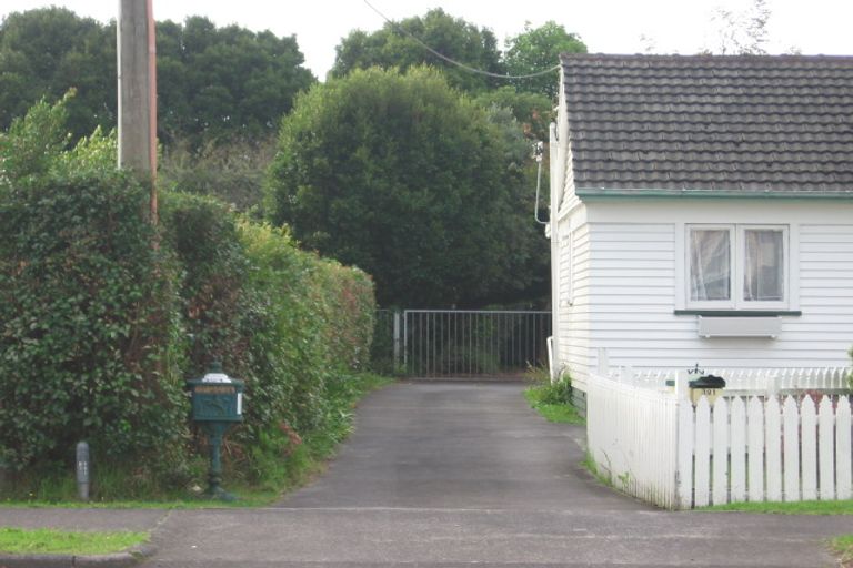 Photo of property in 2/391 West Coast Road, Glen Eden, Auckland, 0602