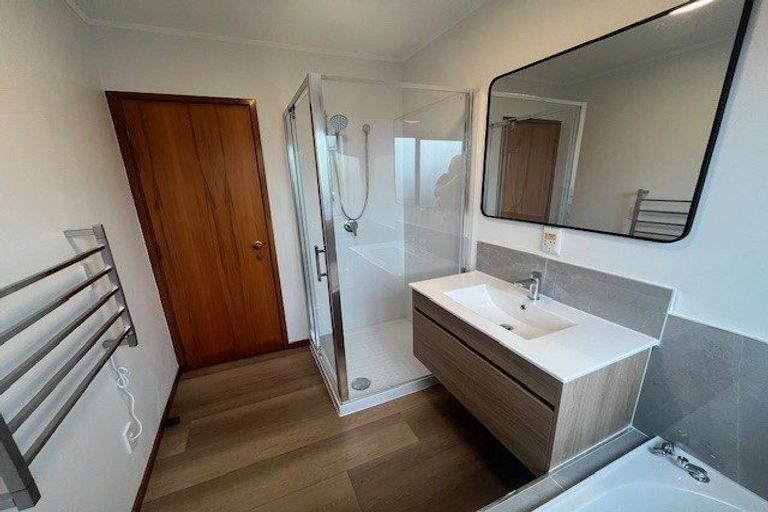 Photo of property in 26b Waller Avenue, Bucklands Beach, Auckland, 2012