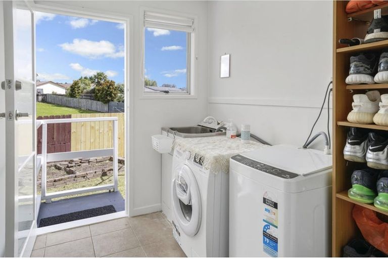 Photo of property in 2/3 Edwin Freeman Place, Ranui, Auckland, 0612