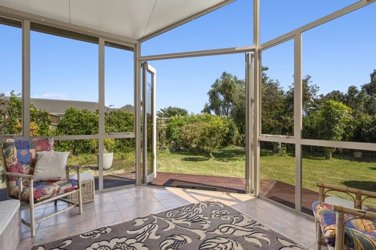 Photo of property in 18 Park Lane, Waitara, 4320