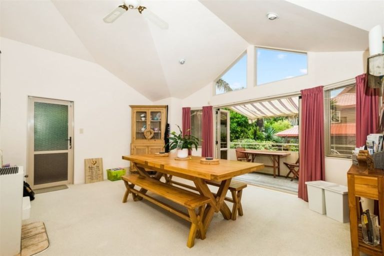 Photo of property in 2/26 Orchard Road, Waiake, Auckland, 0630