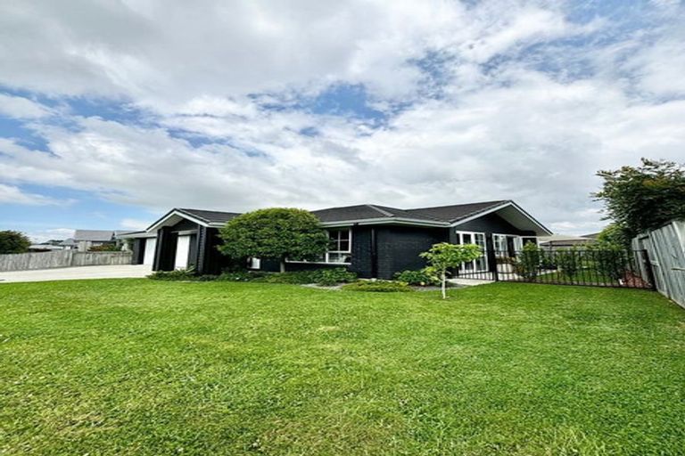 Photo of property in 8 Kahuparere Crescent, Pyes Pa, Tauranga, 3112