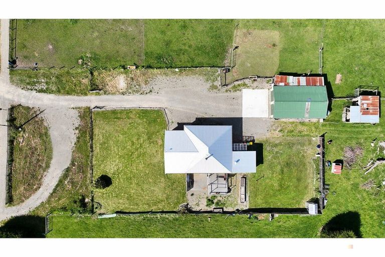 Photo of property in 19 Mount John Road, Waimate, 7977