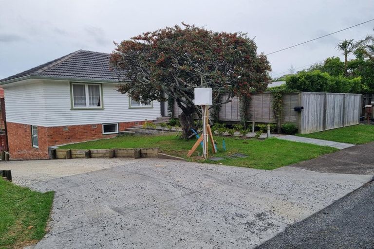 Photo of property in 1 Selwyn Crescent, Forrest Hill, Auckland, 0620
