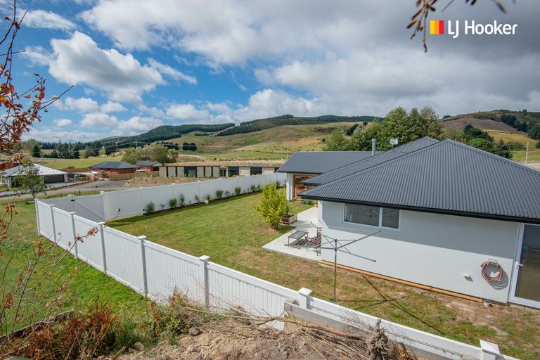 Photo of property in 18 Mallard Drive, Waihola, Outram, 9073