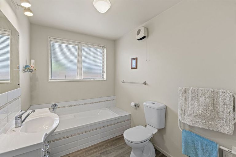 Photo of property in 5 Richard Seddon Drive, Northwood, Christchurch, 8051