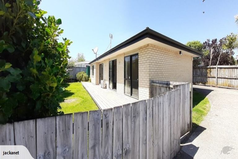 Photo of property in 28a Kamara Road, Glen Eden, Auckland, 0602