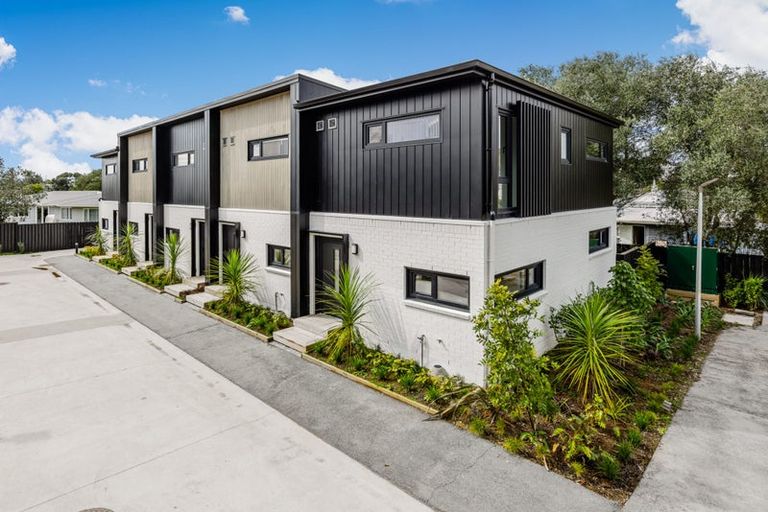 Photo of property in 3 Kaaramuramu Lane, Mangere Bridge, Auckland, 2022