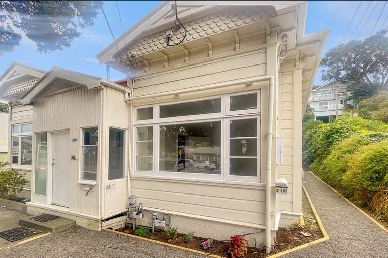 Photo of property in 108 The Parade, Island Bay, Wellington, 6023