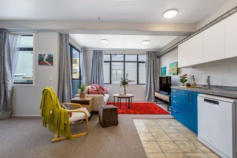 Photo of property in 2/27 Drummond Street, Mount Cook, Wellington, 6021