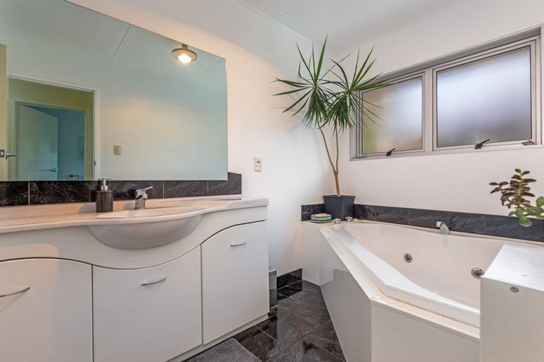 Photo of property in 16 Dalzien Place, Feilding, 4702