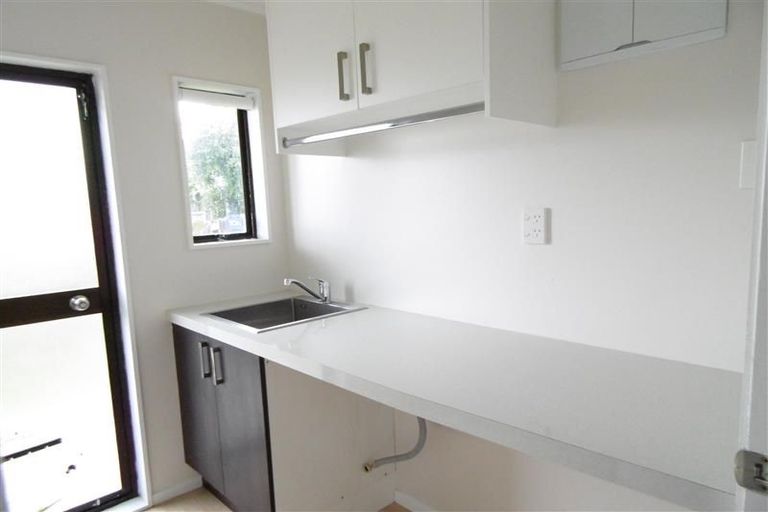 Photo of property in 1/31 Tetrarch Place, Totara Vale, Auckland, 0629