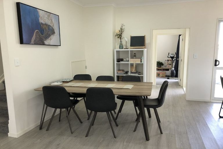 Photo of property in 17 Warbler Crescent, Papakura, 2110