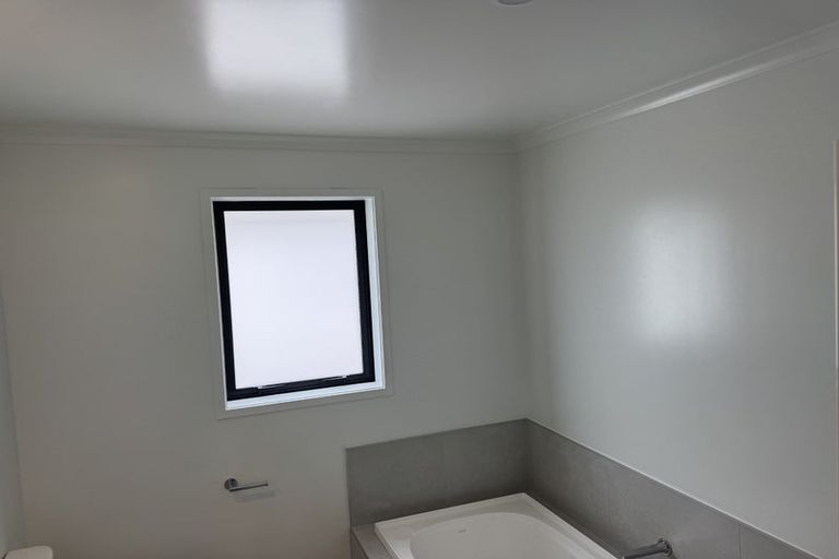 Photo of property in 39 Kaurinui Crescent, One Tree Point, 0118