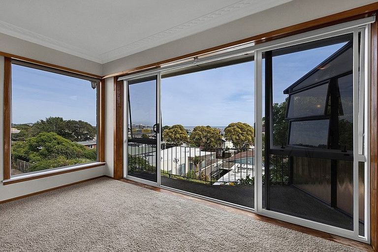 Photo of property in 83a Eliot Street, New Plymouth, 4310