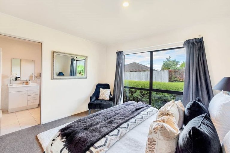 Photo of property in 30 Zefiro Drive, Massey, Auckland, 0614