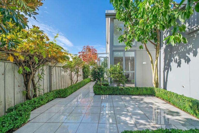Photo of property in 4/1010 Colombo Street, St Albans, Christchurch, 8014