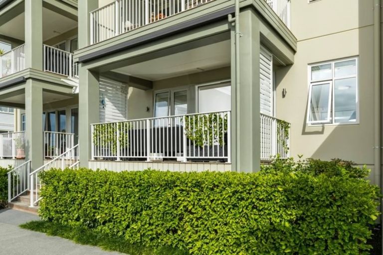 Photo of property in 6 Rewa Rewa Lane, Orewa, 0931