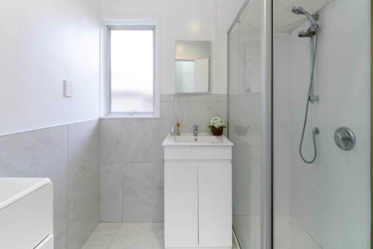 Photo of property in 3/16 Northall Road, New Lynn, Auckland, 0600