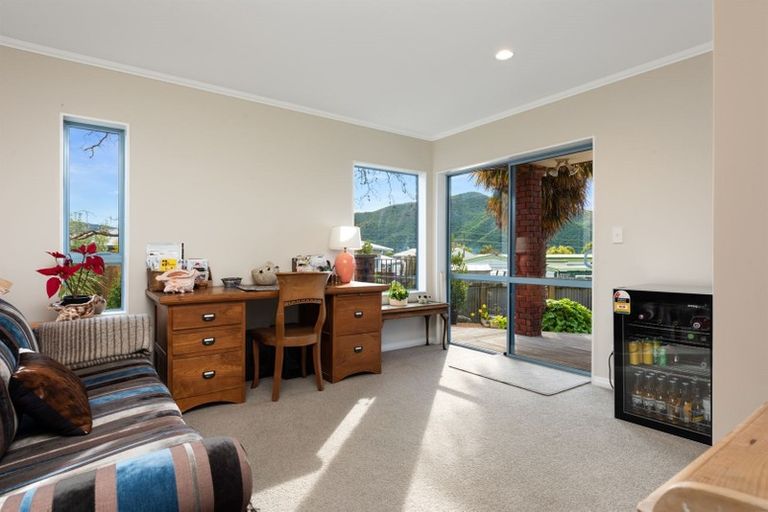 Photo of property in 4 Rimu Terrace, Waikawa, Picton, 7220