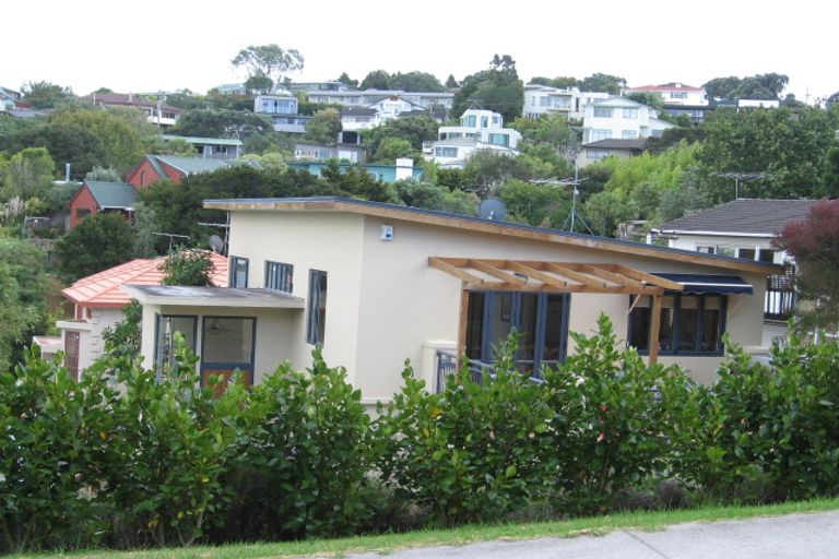 Photo of property in 2/76 Heathcote Road, Castor Bay, Auckland, 0620