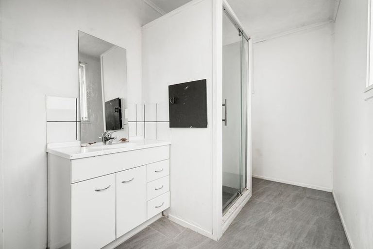 Photo of property in 141 Centreway Road, Orewa, 0931