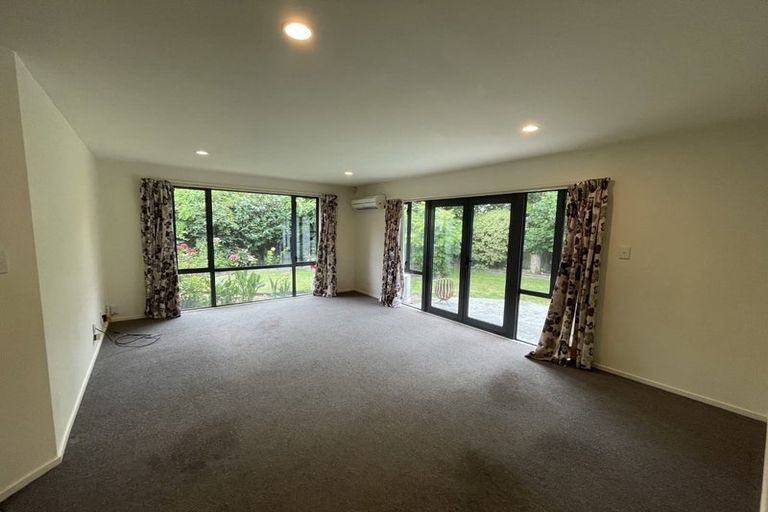 Photo of property in 52a Hounslow Street, Ilam, Christchurch, 8041