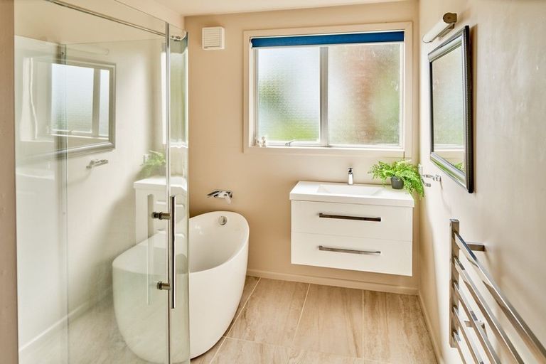 Photo of property in 58 Kiriwai Road, Paremata, Porirua, 5024