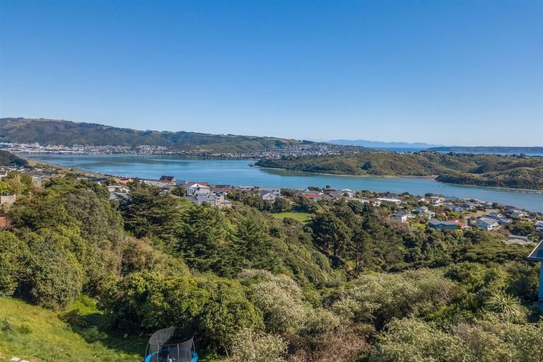 Photo of property in 2 Seascape View, Paremata, Porirua, 5024