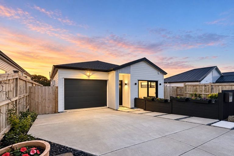 Photo of property in 38 Whakairo Crescent, Gulf Harbour, Whangaparaoa, 0930