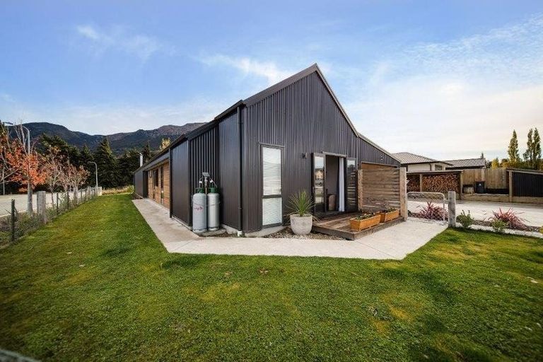 Photo of property in 1 Edna Lane, Lake Hawea, Wanaka, 9382