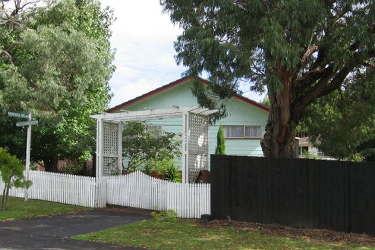 Photo of property in 39 Claverdon Drive, Massey, Auckland, 0614