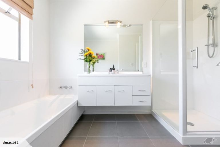 Photo of property in 4 West Place, Greenmeadows, Napier, 4112