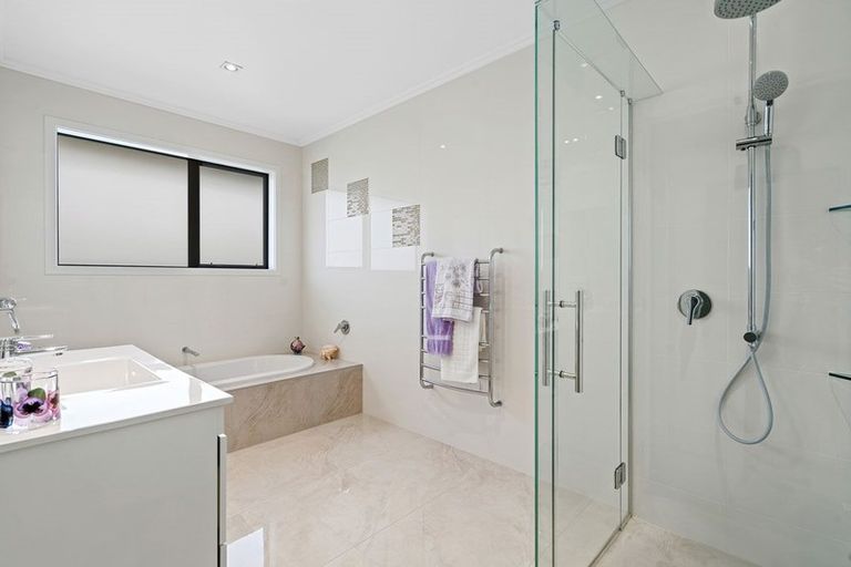 Photo of property in 12 Gleneagles Way, Waiwhakaiho, New Plymouth, 4312