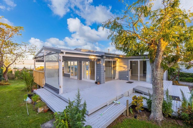 Photo of property in 1/62 Kowhai Road, Campbells Bay, Auckland, 0630