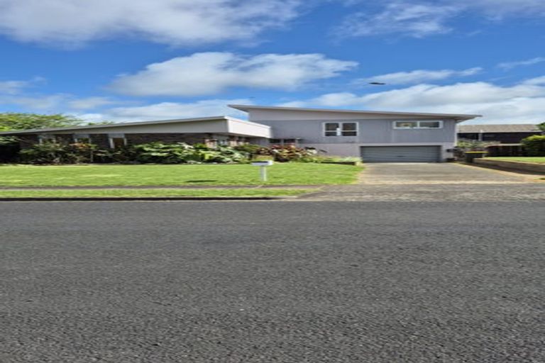 Photo of property in 1 Koromiko Place, Waiuku, 2123