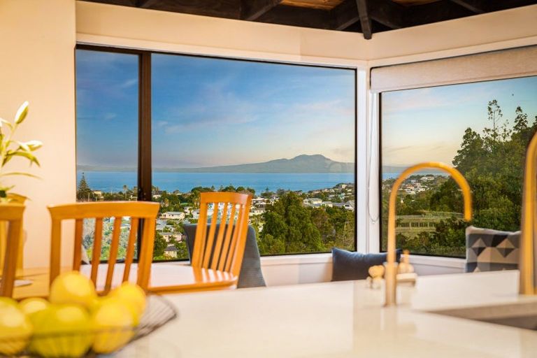 Photo of property in 2/194 Glenvar Road, Torbay, Auckland, 0630