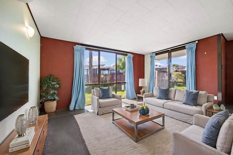 Photo of property in 141 Moire Road, West Harbour, Auckland, 0618