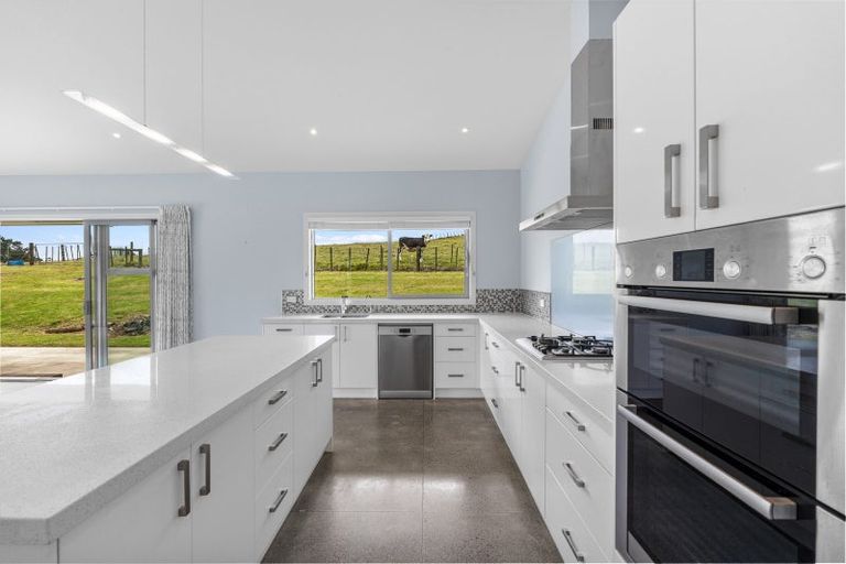 Photo of property in 14b Wairere Road, Waitakere, Henderson, 0782