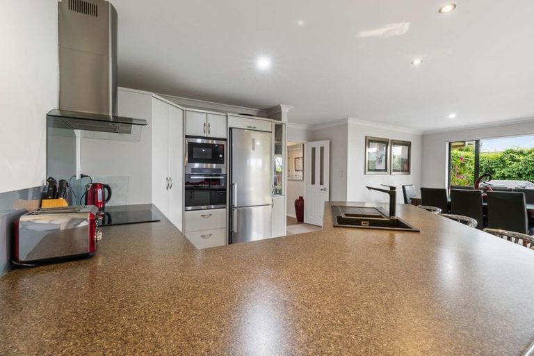 Photo of property in 13 Breaker Grove, Waiuku, 2123