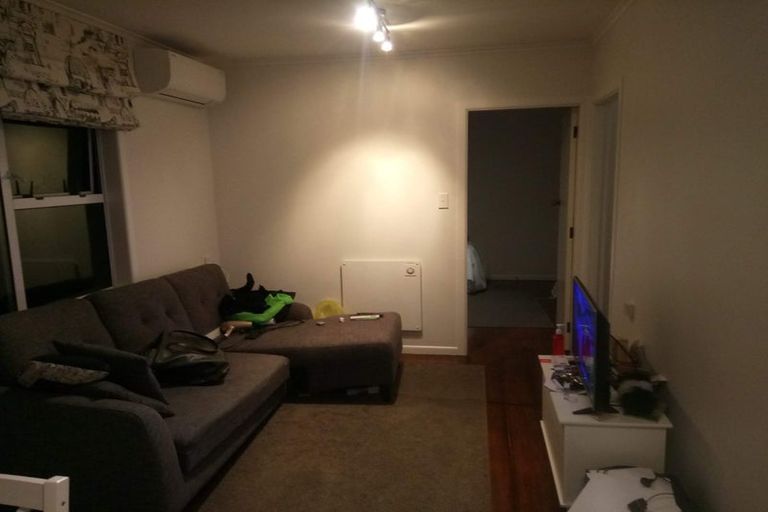 Photo of property in 1/10 Mckelvey Place, Tawa, Wellington, 5028